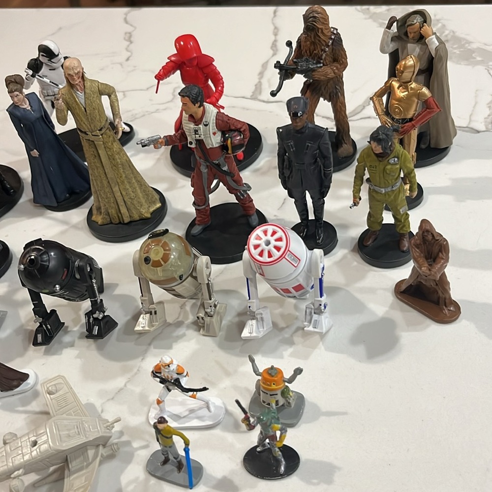 EUC Lot of 26 piece Disney Star Wars figures - Picture 3 of 3